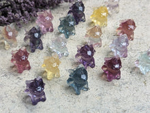 Load image into Gallery viewer, Fluorite Mini Carving - Toothless (How to Train Your Dragon)