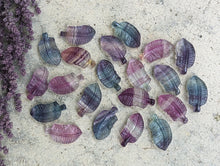 Load image into Gallery viewer, Fluorite Mini Carving - Feather