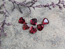 Load image into Gallery viewer, Garnet Wide Teardrop Facets - 6mm