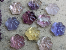 Load image into Gallery viewer, Fluorite Mini Carving - Flower