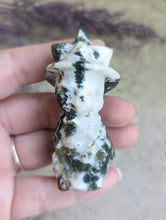 Load image into Gallery viewer, Moss Agate Kitty with Witch Hat Carving