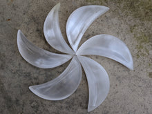 Load image into Gallery viewer, Selenite Satine Spar Crecent Moon Bowl