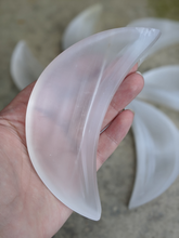 Load image into Gallery viewer, Selenite Satine Spar Crecent Moon Bowl