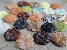 Load image into Gallery viewer, Flower Pendants - Medium