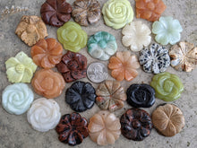 Load image into Gallery viewer, Flower Pendants - Medium