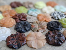 Load image into Gallery viewer, Flower Pendants - Medium