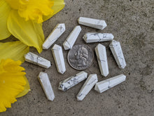 Load image into Gallery viewer, Howlite Double Terminated Points