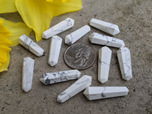 Load image into Gallery viewer, Howlite Double Terminated Points