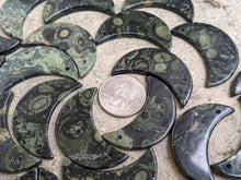 Load image into Gallery viewer, Kambaba Jasper Moons