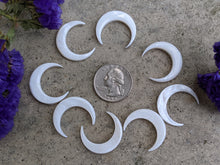 Load image into Gallery viewer, Mother of Pearl Naja Crescent Bead