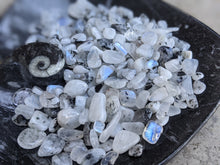 Load image into Gallery viewer, Moonstone Chips - 1 Ounce