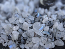 Load image into Gallery viewer, Moonstone Chips - 1 Ounce