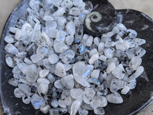 Load image into Gallery viewer, Moonstone Chips - 1 Ounce