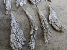 Load image into Gallery viewer, Raw Magnesium Ore Feathers