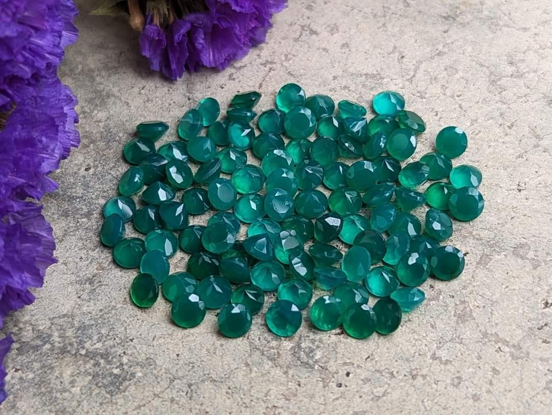 Green Onyx Round Facets - 4mm