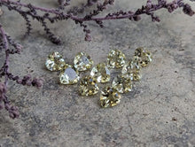 Load image into Gallery viewer, Lemon Quartz Wide Teardrop Facets - 5mm
