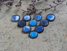 Load image into Gallery viewer, Labradorite (Electric Blue) Oval Facets - 9x11mm
