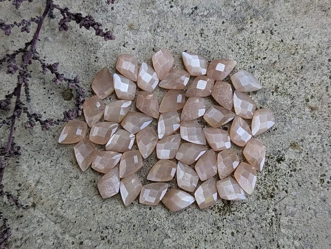 Peach Moonstone Rose Cut Kites