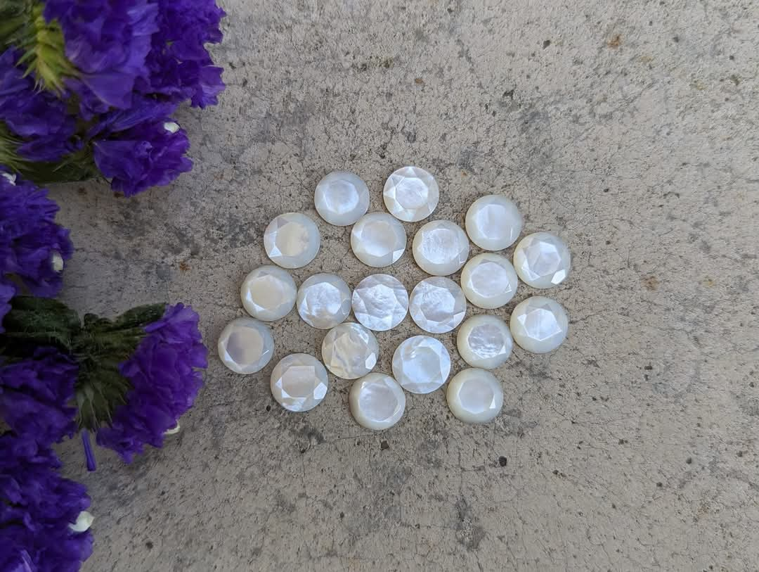 Mother of Pearl Round Starburst Cabochons - 10mm