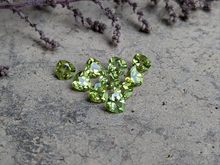 Load image into Gallery viewer, Peridot Trillion Facets - 6mm
