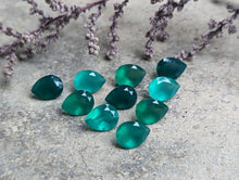 Load image into Gallery viewer, Green Onyx Teardrop Facets - 6x8mm
