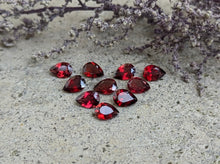 Load image into Gallery viewer, Garnet Teardrop Facets - 5x7mm
