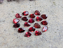 Load image into Gallery viewer, Garnet Teardrop Facets - 4x6mm
