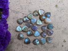 Load image into Gallery viewer, Labradorite Trillion Facets - 8mm
