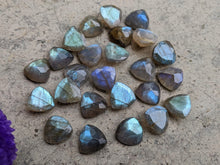 Load image into Gallery viewer, Labradorite Trillion Facets - 8mm
