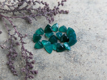 Load image into Gallery viewer, Green Onyx Trillion Facets - 6mm
