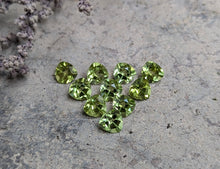 Load image into Gallery viewer, Peridot Trillion Facets - 6mm
