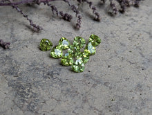 Load image into Gallery viewer, Peridot Trillion Facets - 6mm
