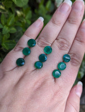 Load image into Gallery viewer, Green Onyx Round Facets - 8mm
