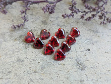 Load image into Gallery viewer, Garnet Heart Facets - 6mm
