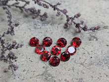 Load image into Gallery viewer, Garnet Round Facets - 5mm
