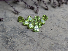 Load image into Gallery viewer, Peridot Trillion Facets - 6mm
