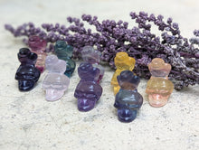 Load image into Gallery viewer, Fluorite Mini Carving - Skull with Raven

