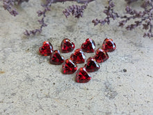 Load image into Gallery viewer, Garnet Heart Facets - 6mm
