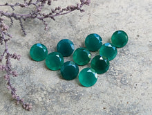 Load image into Gallery viewer, Green Onyx Round Facets - 8mm
