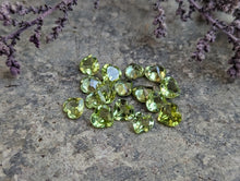 Load image into Gallery viewer, Peridot Heart Facets - 4mm
