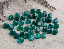 Load image into Gallery viewer, Green Onyx Round Facets - 5mm
