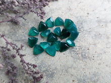 Load image into Gallery viewer, Green Onyx Trillion Facets - 6mm
