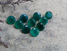 Load image into Gallery viewer, Green Onyx Round Facets - 8mm
