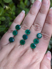 Load image into Gallery viewer, Green Onyx Round Facets - 8mm
