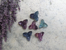 Load image into Gallery viewer, Fluorite Mini Carving - Triquetra Irish Knot
