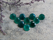 Load image into Gallery viewer, Green Onyx Round Facets - 8mm
