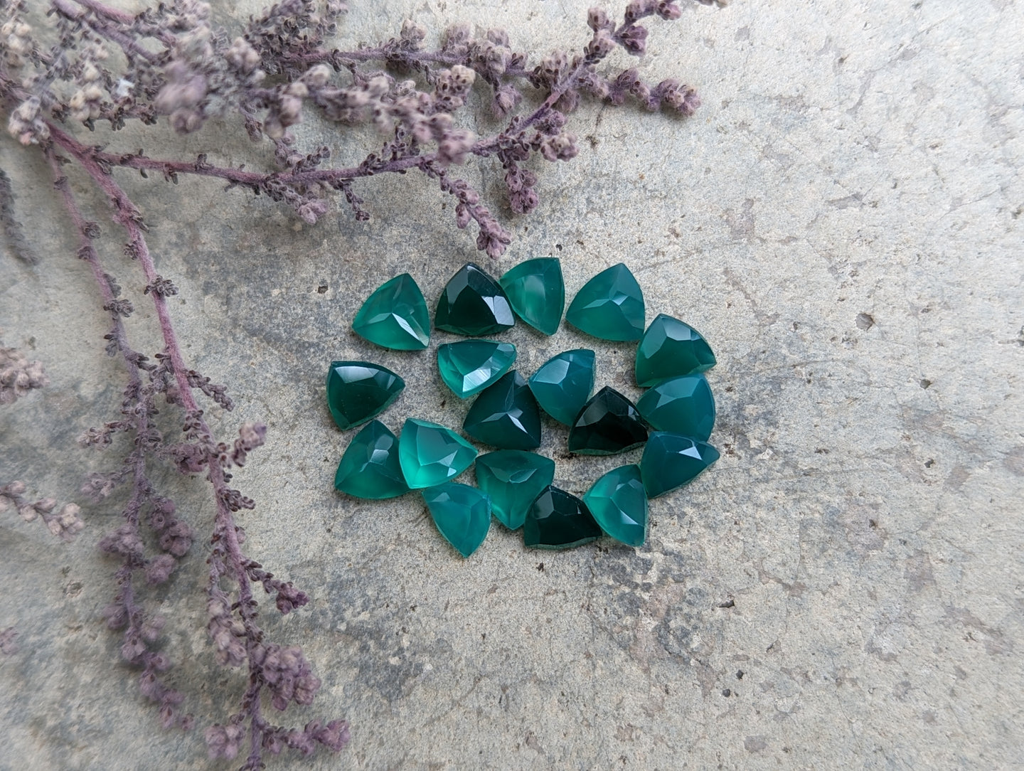 Green Onyx Trillion Facets - 6mm