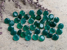 Load image into Gallery viewer, Green Onyx Round Facets - 5mm
