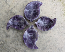 Load image into Gallery viewer, Chevron Amethyst Leaf Bowls

