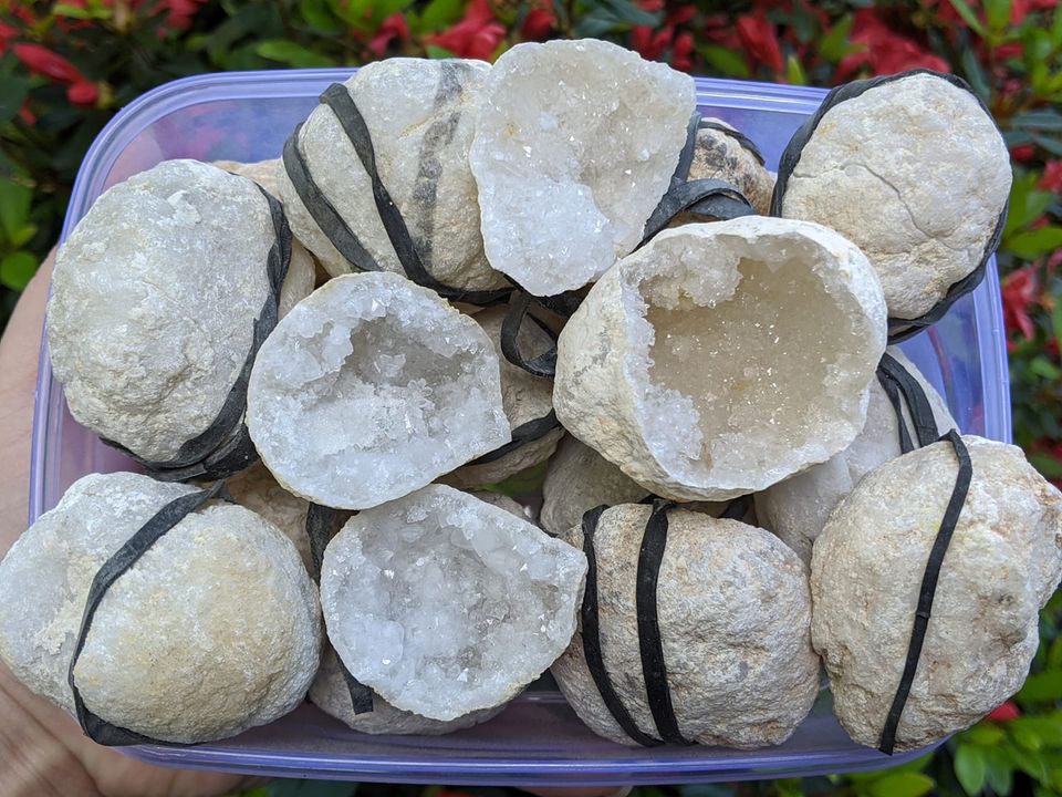 Cracked Geodes